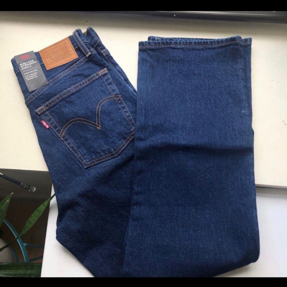 Levi’s Ribcage Ankle Straight